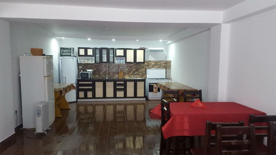 Pensiunea Cerbul ลากูโรซู ภายนอก รูปภาพ